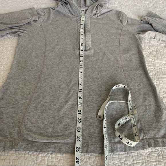 Danskin pull over with hood, athletic wear. - Picture 5 of 6